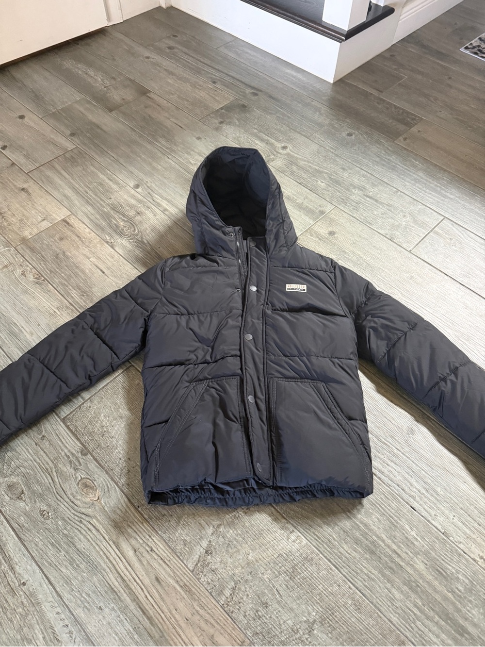 Hollister Men's Hooded Puffer Jacket in Black